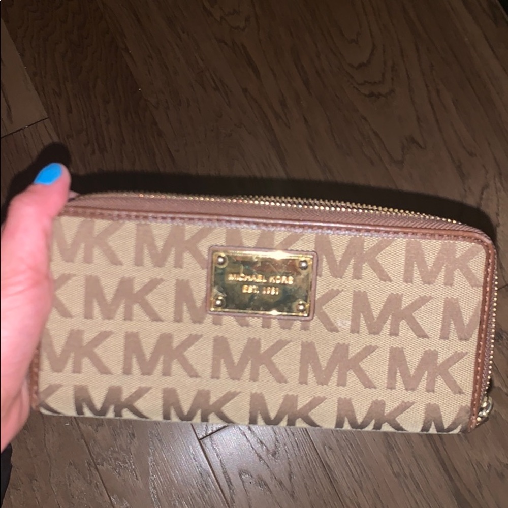 Michael kors wallet